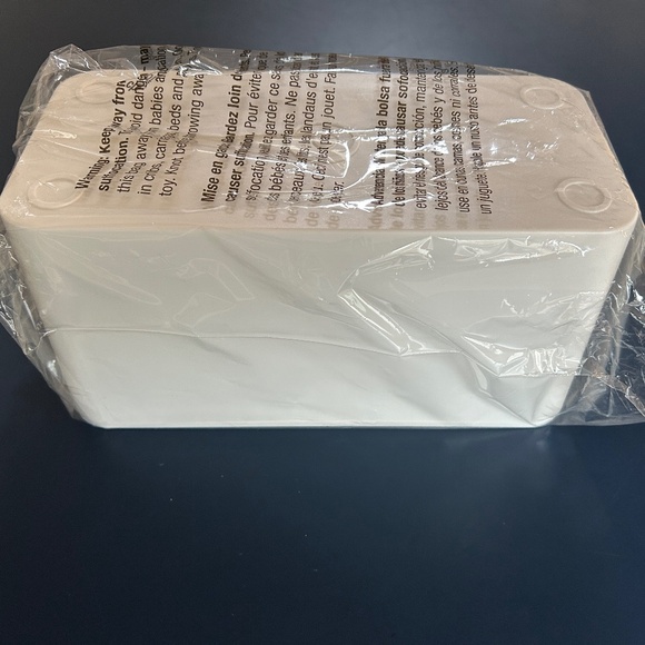 White Cable Management Box with Lid & Cable Ties - Picture 1 of 11